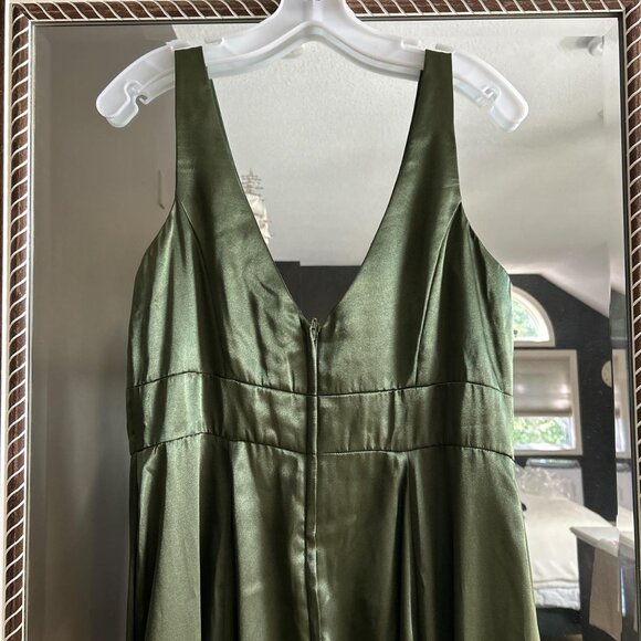 David's Bridal V-Neck Bridesmaid Dress - Picture 5 of 8